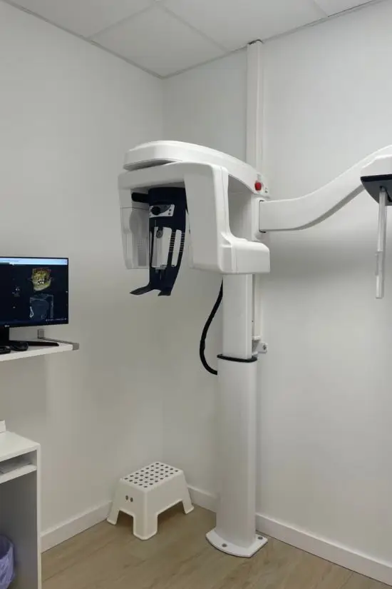 nuestra_clinica-6 Escáner intraoral de la sala de rayos de la clínica
